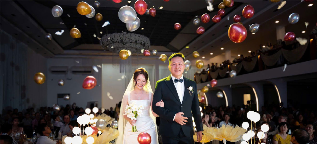 BÓNG BAY ĐÁM CƯỚI